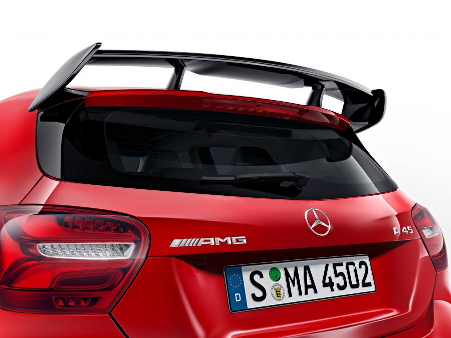 Детали экстерьера Mercedes-AMG A45 4Matic 2015 года  (фото 18 из 41)